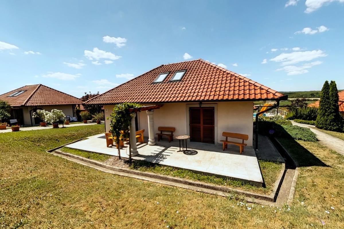Egri Korona Borhaz Es Wellness Hotel Demjén Exterior photo