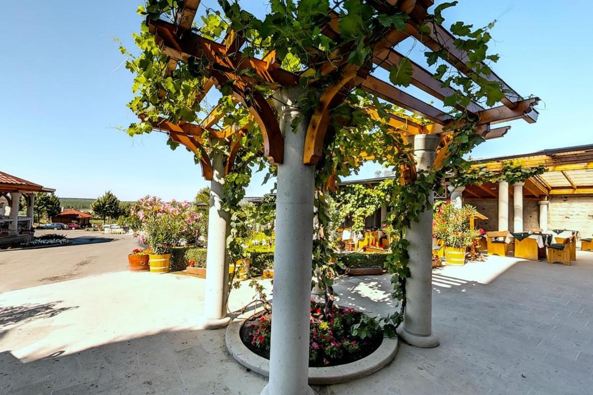 Egri Korona Borhaz Es Wellness Hotel Demjén Exterior photo