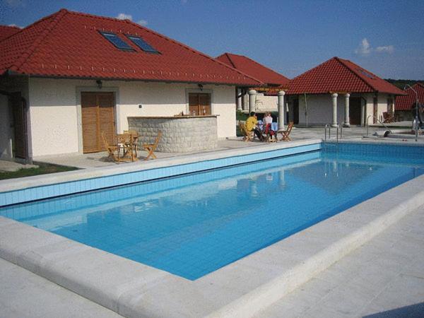 Egri Korona Borhaz Es Wellness Hotel Demjén Exterior photo