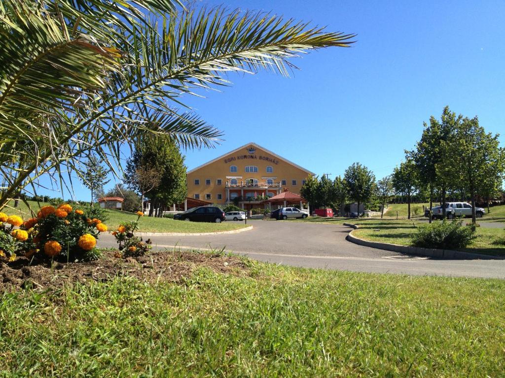 Egri Korona Borhaz Es Wellness Hotel Demjén Exterior photo