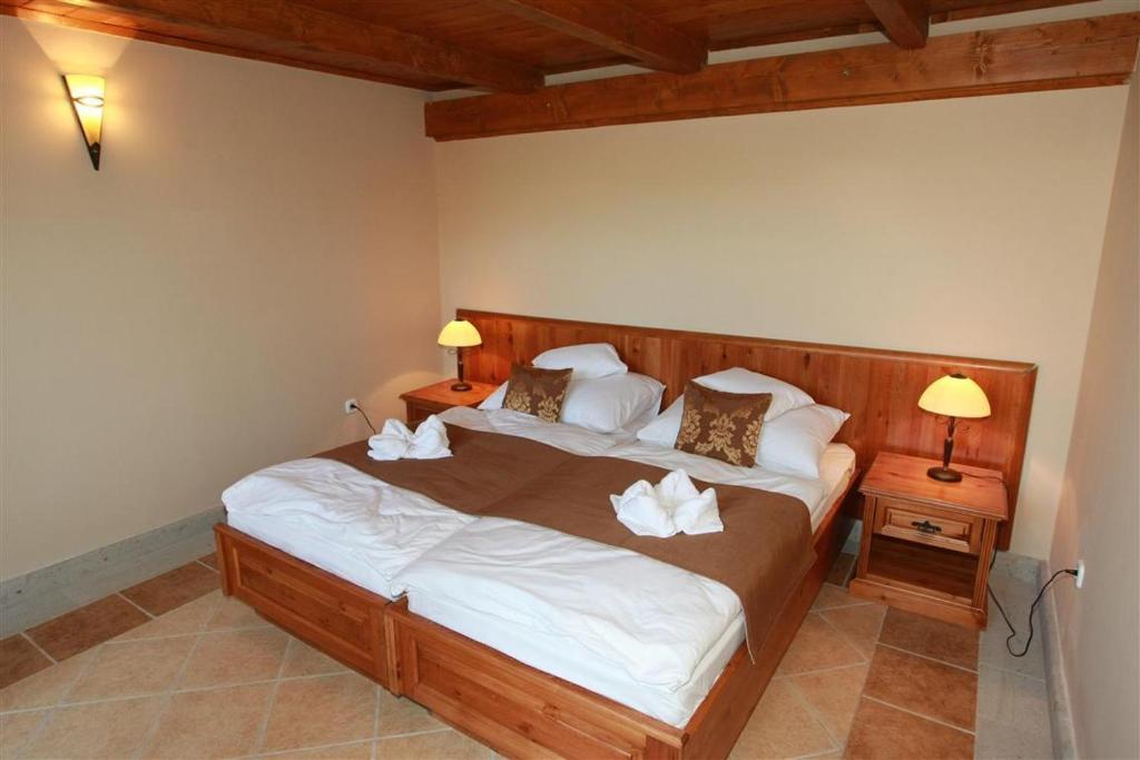 Egri Korona Borhaz Es Wellness Hotel Demjén Exterior photo